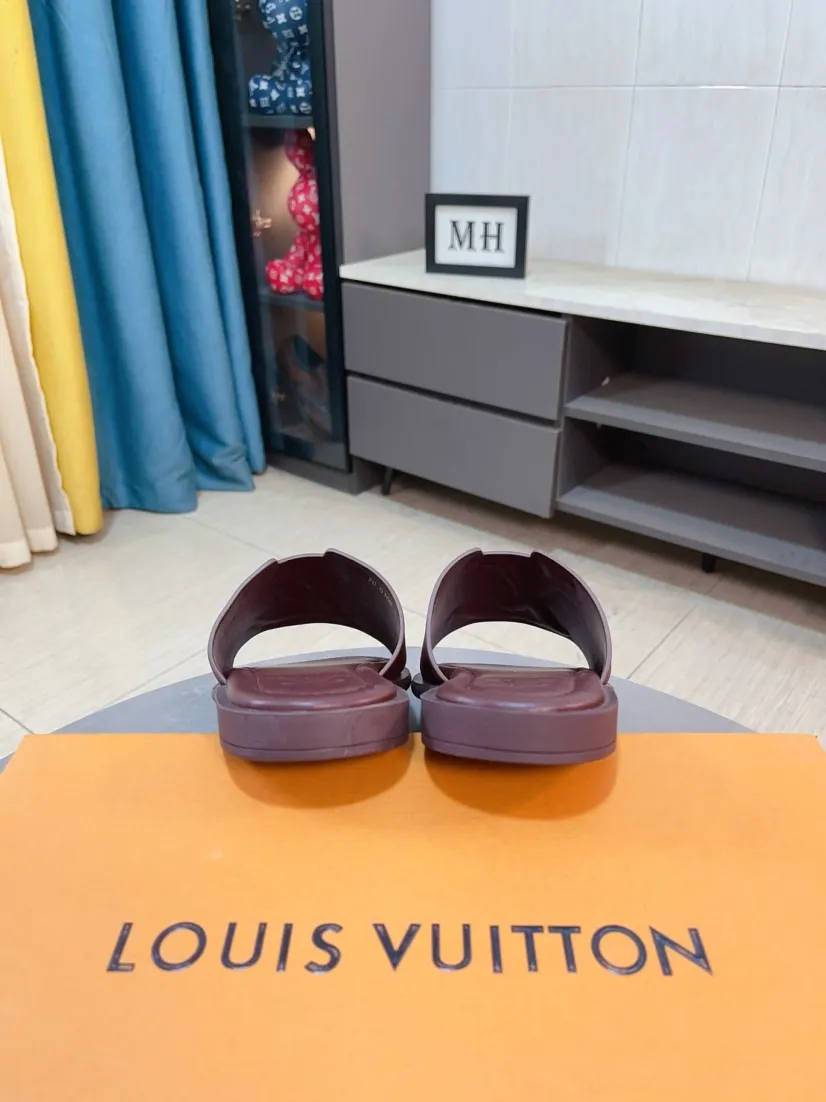 Men's shoes 💰300🌸🌸LV Ordinary men's spring and summer slippers, uppers imported from Italy, cowhide fabric, logo graphics, high-quality craftsmanship, soles: original soles specially provided by the original factory, exclusive movable molded soles super comfortable, original factory single goods, 🔍🔍high quality, you can enter and exit the counter at will, welcome to compare, size 38-45